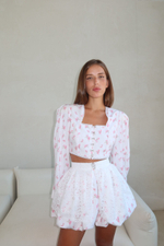 Укороченная блуза с розовым цветочным принтом