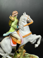 Конный охотник с ружьем