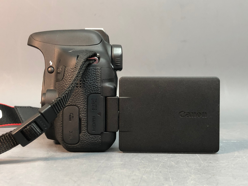 Canon 750D Kit 18-55mm IS STM 3500 кадров