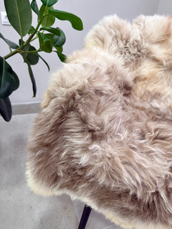 Шкура коврик меховой прикроватный овчина, 120х65 см.