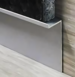 Алюминиевый плинтус для установки панелей из гипсокартона серебро