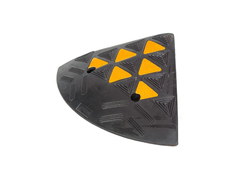 Съезд с бордюра резиновый концевая часть СР 150