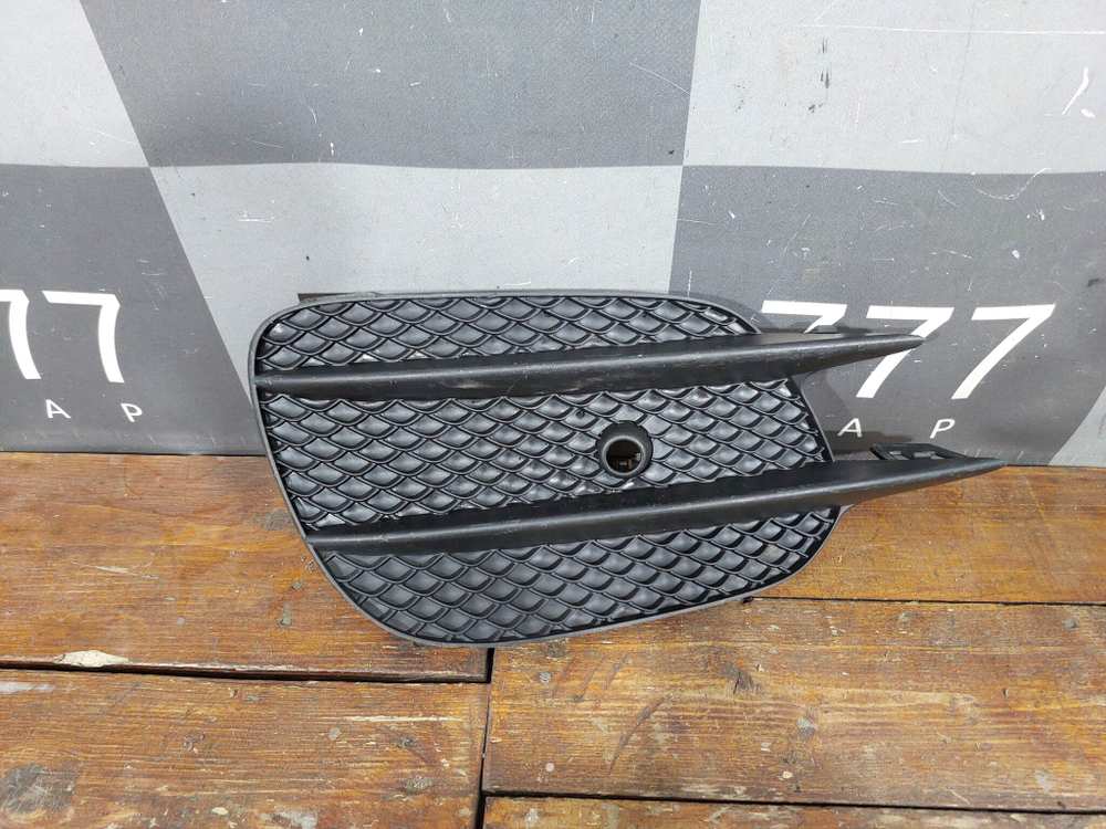 Накладка Решетка переднего бампера левая Mercedes E-Class (W213) 18-21 Б/У Оригинал A2138856700