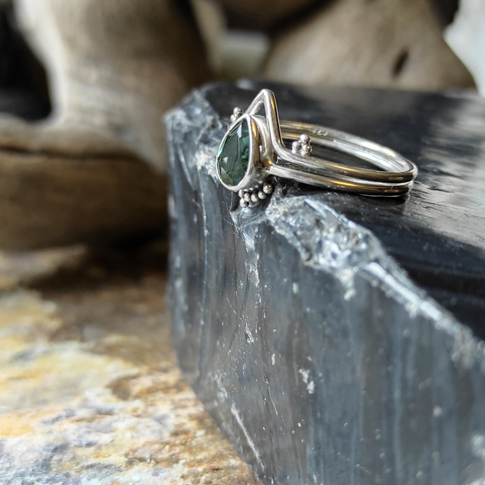 Кольцо КОРОНА АЖУР, зеленый кварц/серебро