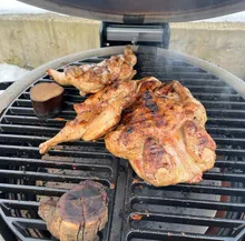 Керамический гриль Kamado Joe Classic II, 46 см (красный), с ножками и столиками