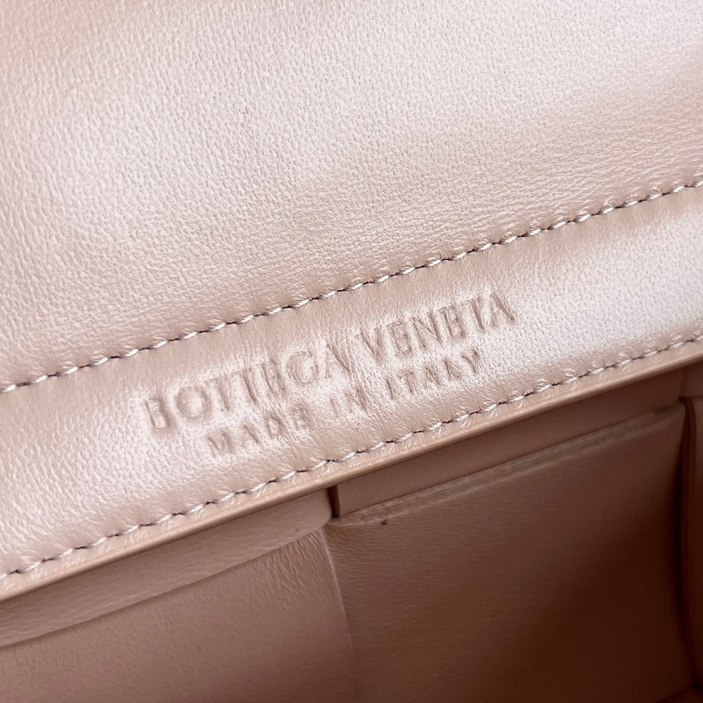 Bottega Veneta Mini East West Arco Tote 22 cm