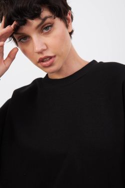 Утепленный свитшот черного цвета