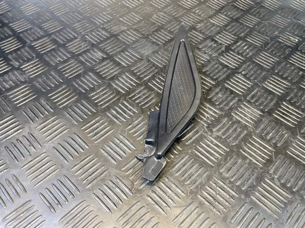 Пластик боковой правый Yamaha TDM850 RN03J 053971