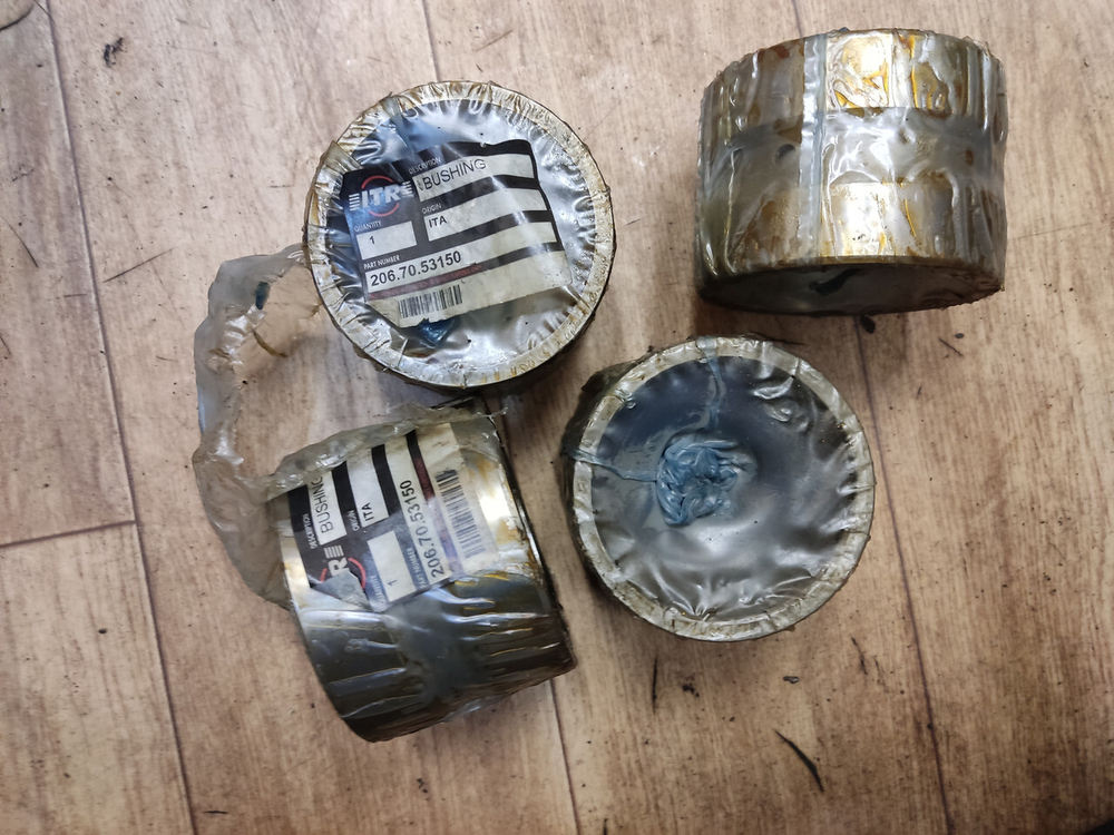 Втулка 206-70-53150