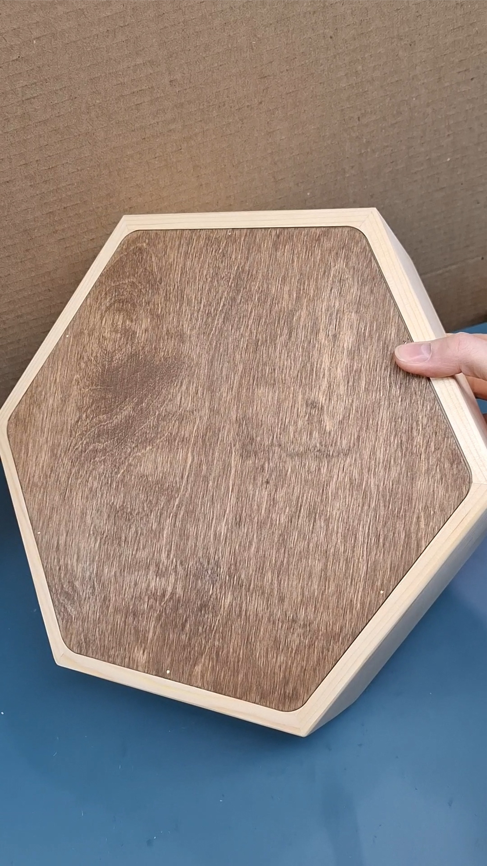 Копилка для винных пробок деревянная, шестигранная, с покраской