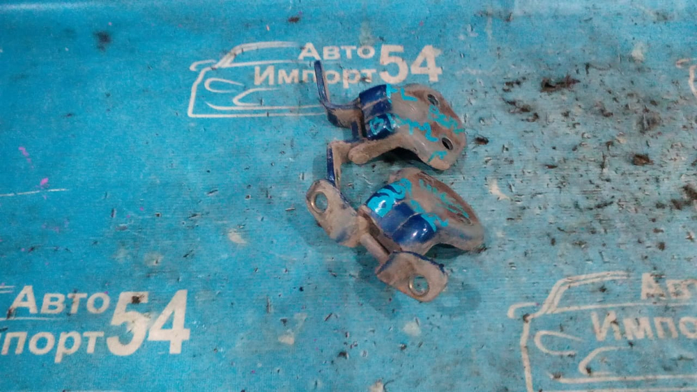 Петля двери передней левой MAZDA FAMILIA 1999