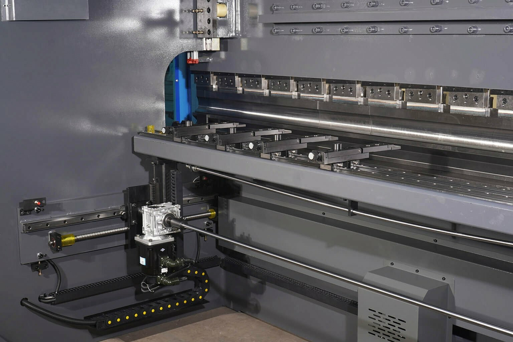 Листогибочный пресс с ЧПУ MetalTec HBС 110/2500 4+1 ЧПУ МТ-15