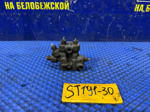 Распределитель тормозной TOYOTA CORONA 1993