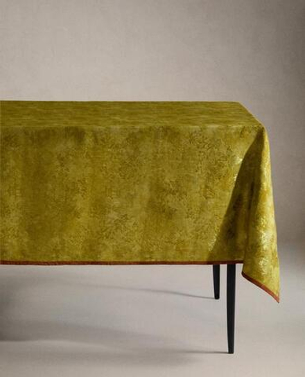 ZARA HOME - MARISA BERENSON ДВУСТОРОННЯЯ АТЛАСНАЯ СКАТЕРТЬ, КОРАЛЛОВЫЙ