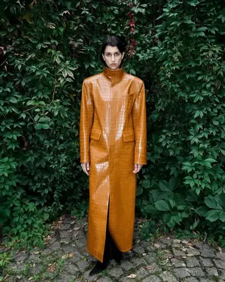 Пальто из экокожи под рептилию