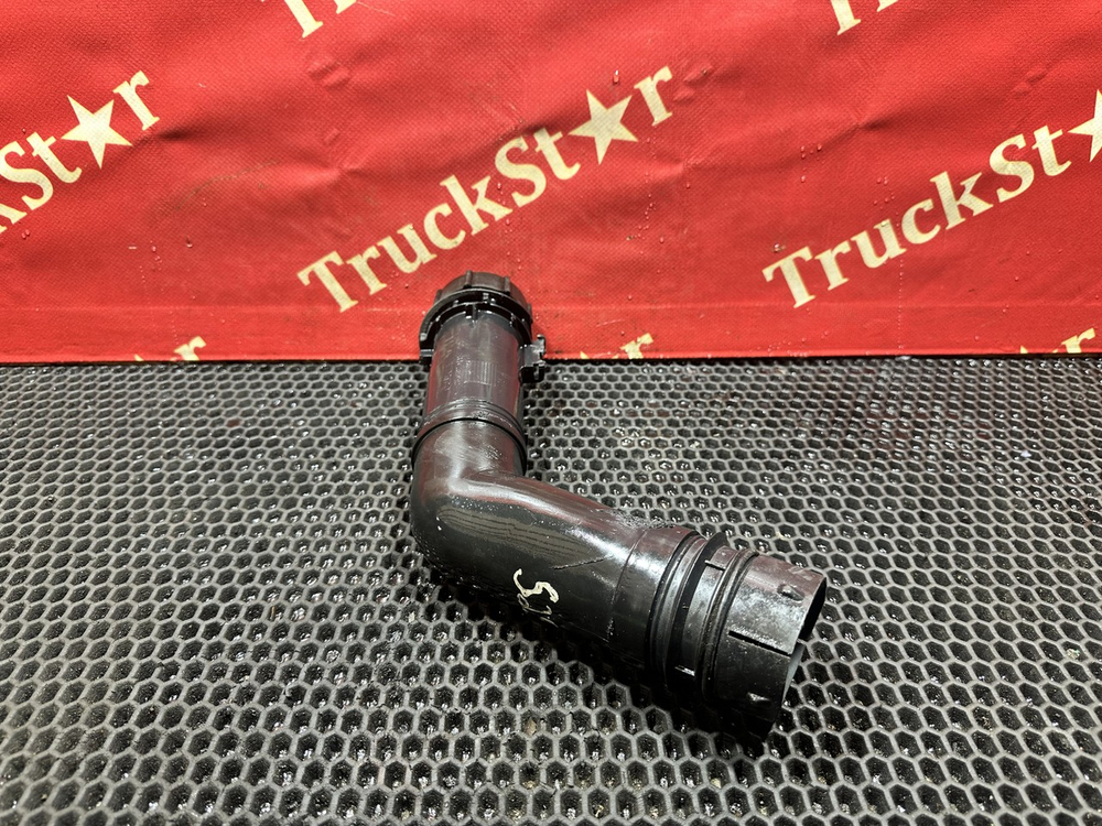 Горловина бачка омывателя 2019г.