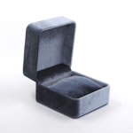 Футляр эксклюзивный с обтяжкой из искусственной кожи.