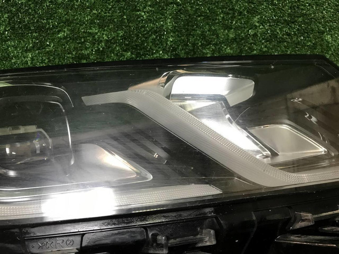 Фара правая Geely Coolray (2019-2023) LED
