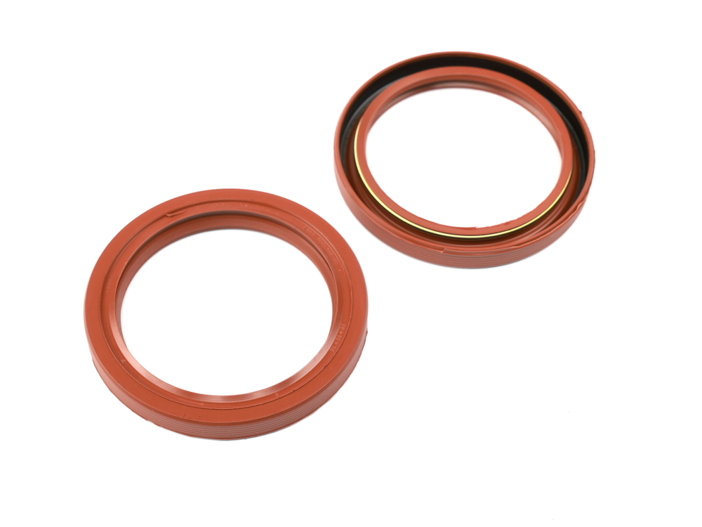 Сальник 70х90х10 а/м ВАЗ-2101-2107 коленчатого вала задний (красный с пружиной/NBR) Резинотехника г. Балаково ( ОЕ Р.2101-1005160-02 к.(NBR) )