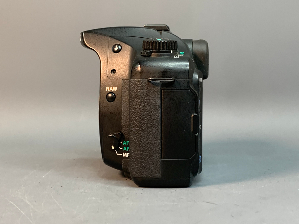 Pentax K10D kit 18-55mm 7.836 кадров