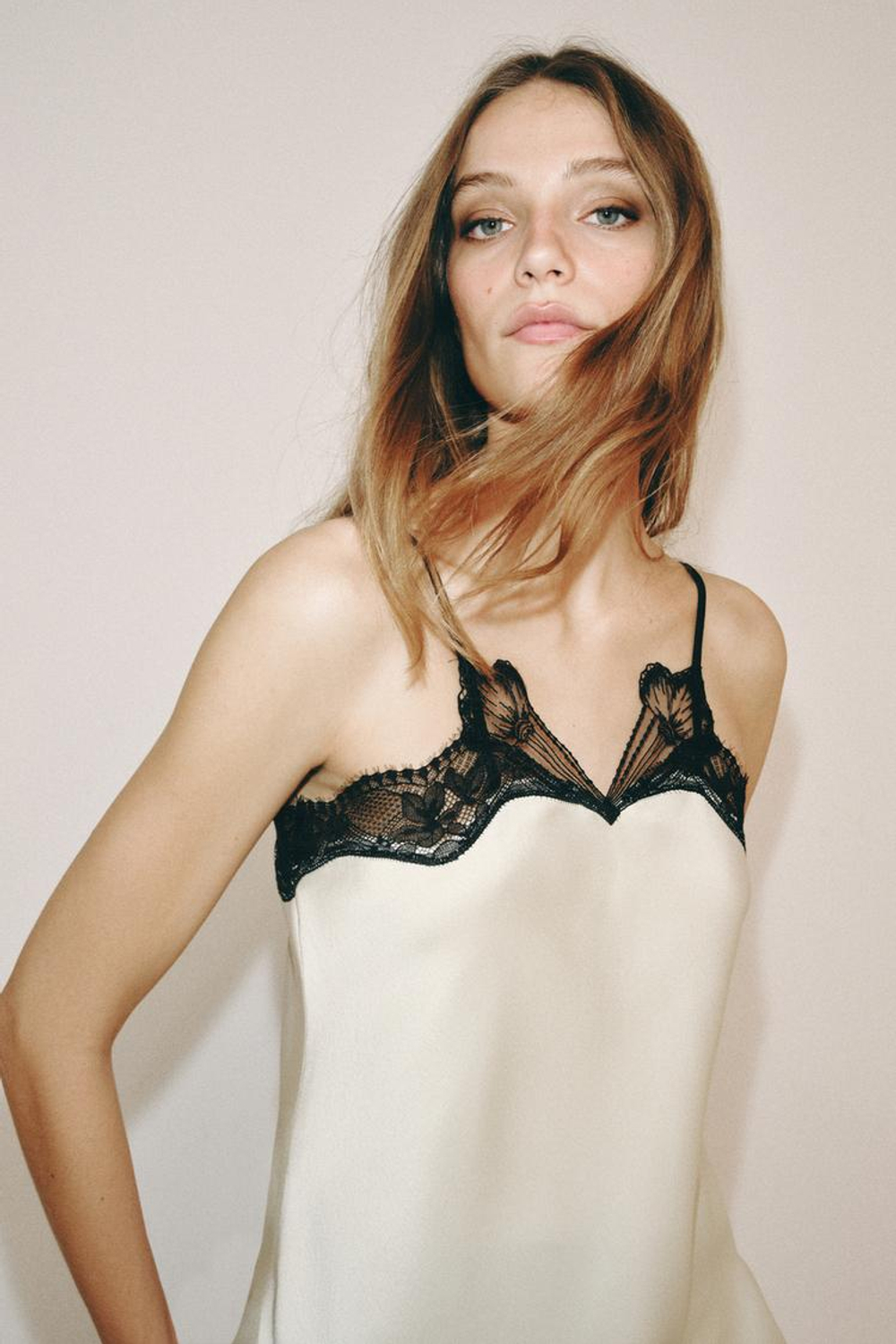 ZARA ТОП С КОНТРАСТНЫМ КРУЖЕВОМ — ZW COLLECTION, ЭКРЮ