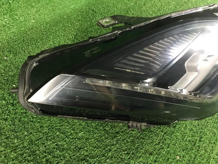 Фара правая Jaguar E-PACE (2017-2021) LED