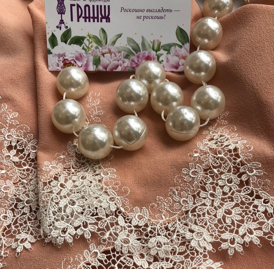 Тесьма шелк с выш., персик/молочный BISCHOFF