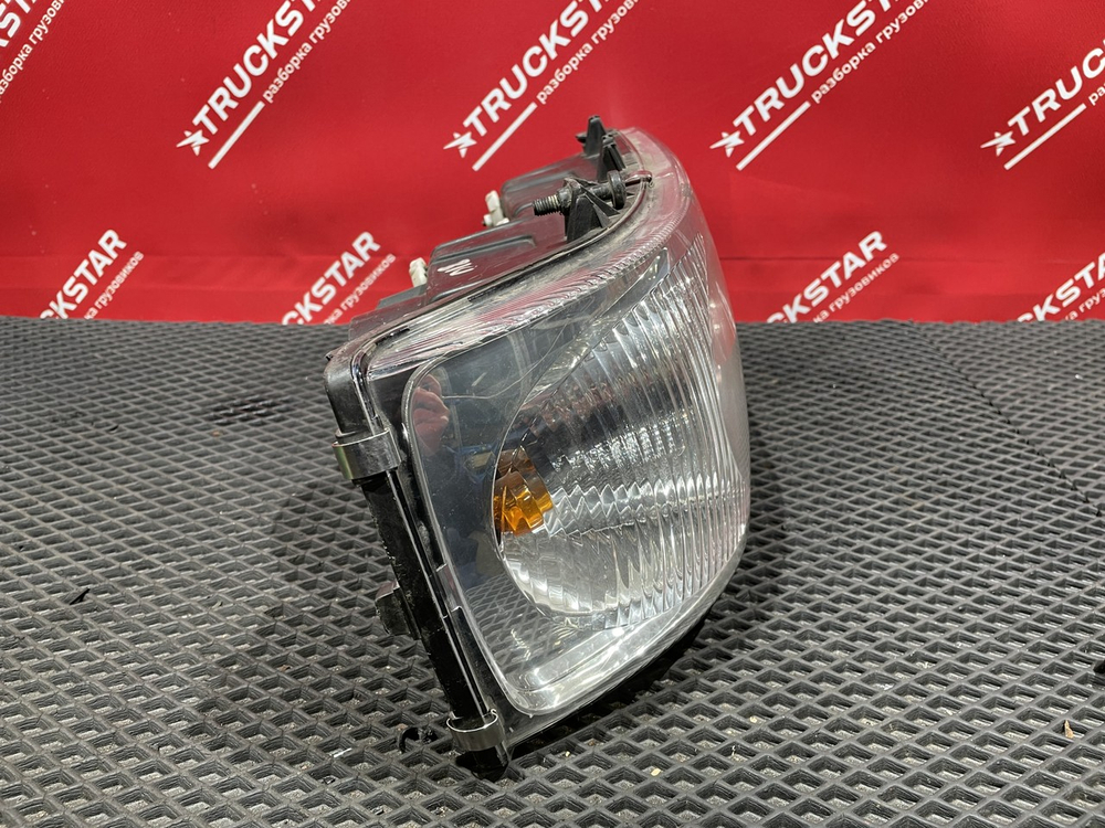 Фара передняя правая