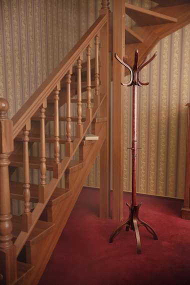 Вешалка напольная В 12Н махагон