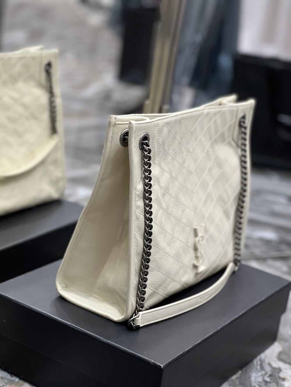 Yves Saint Laurent Niki Shopping Bag 33 cm