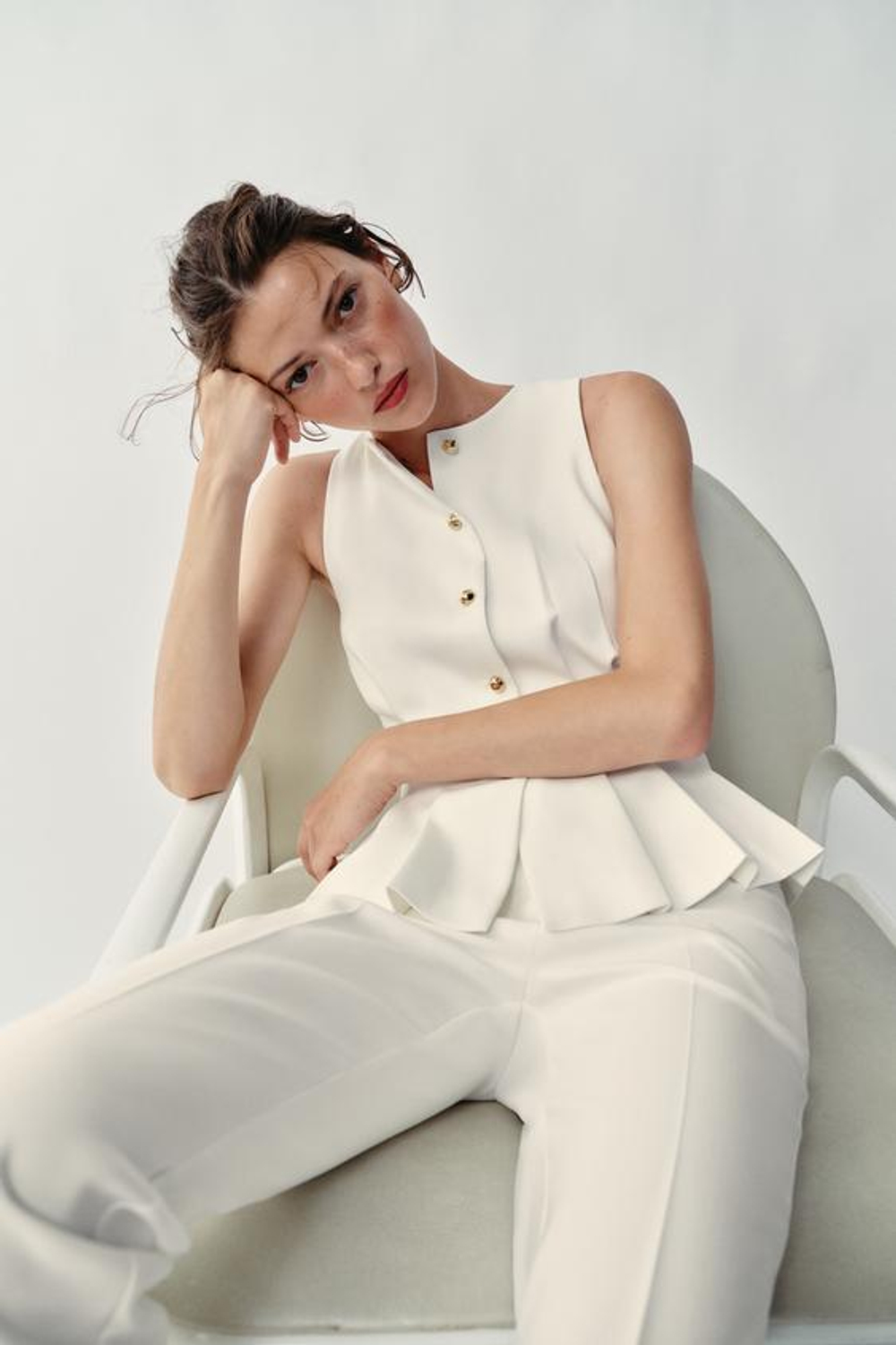 ZARA ЖИЛЕТ СО СКЛАДКАМИ, БЕЛЫЙ