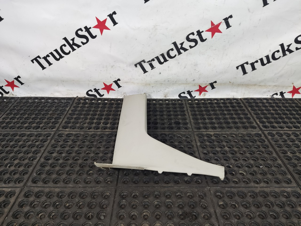 Накладка стойки задней левой