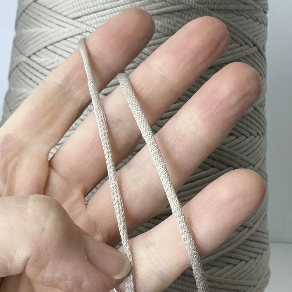 MEGA - E.Miroglio; 60% вискоза, 40% п/а; мягкий шнурок; 200м/100гр; col. 5IW, цвет: бежевый