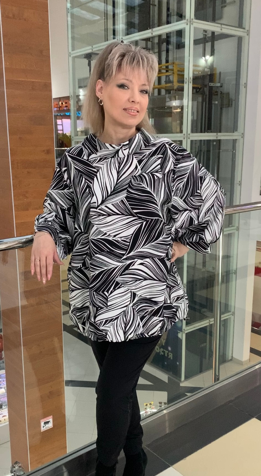 Черно-белый блузон-туника на кулиске