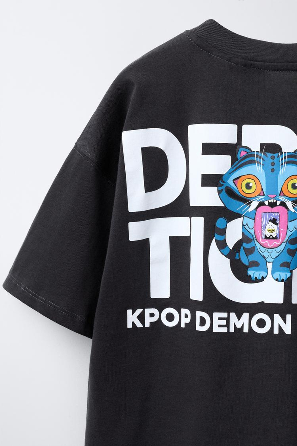 ZARA ФУТБОЛКА KPOP DEMON HUNTERS™ NETFLIX ©, АНТРАЦИТОВО-СЕРЫЙ