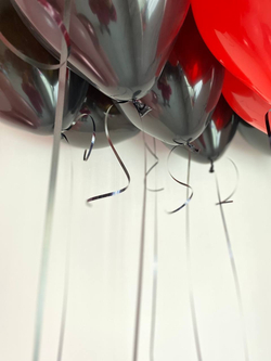 Черные и красные воздушные шары под потолок №2614