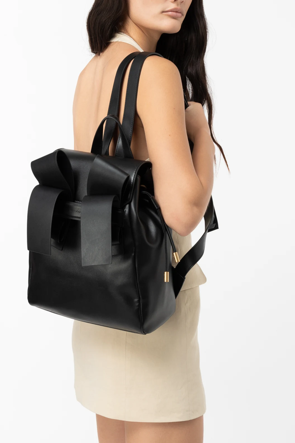 AIKA LEATHER BACKPACK - black