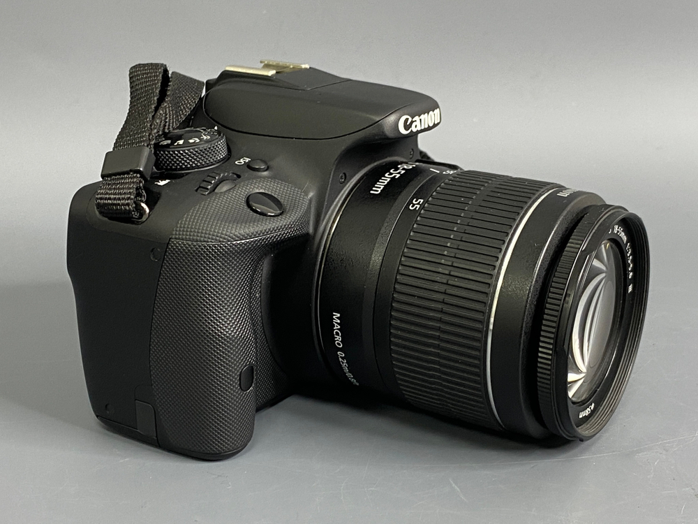 Canon 100D Kit 18-55mm 6600 кадров
