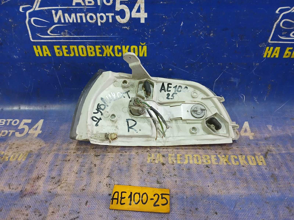 Габарит правый TOYOTA SPRINTER 1991