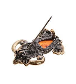 AM-2581 Брошь «Зайчуля « (латунь, янтарь)