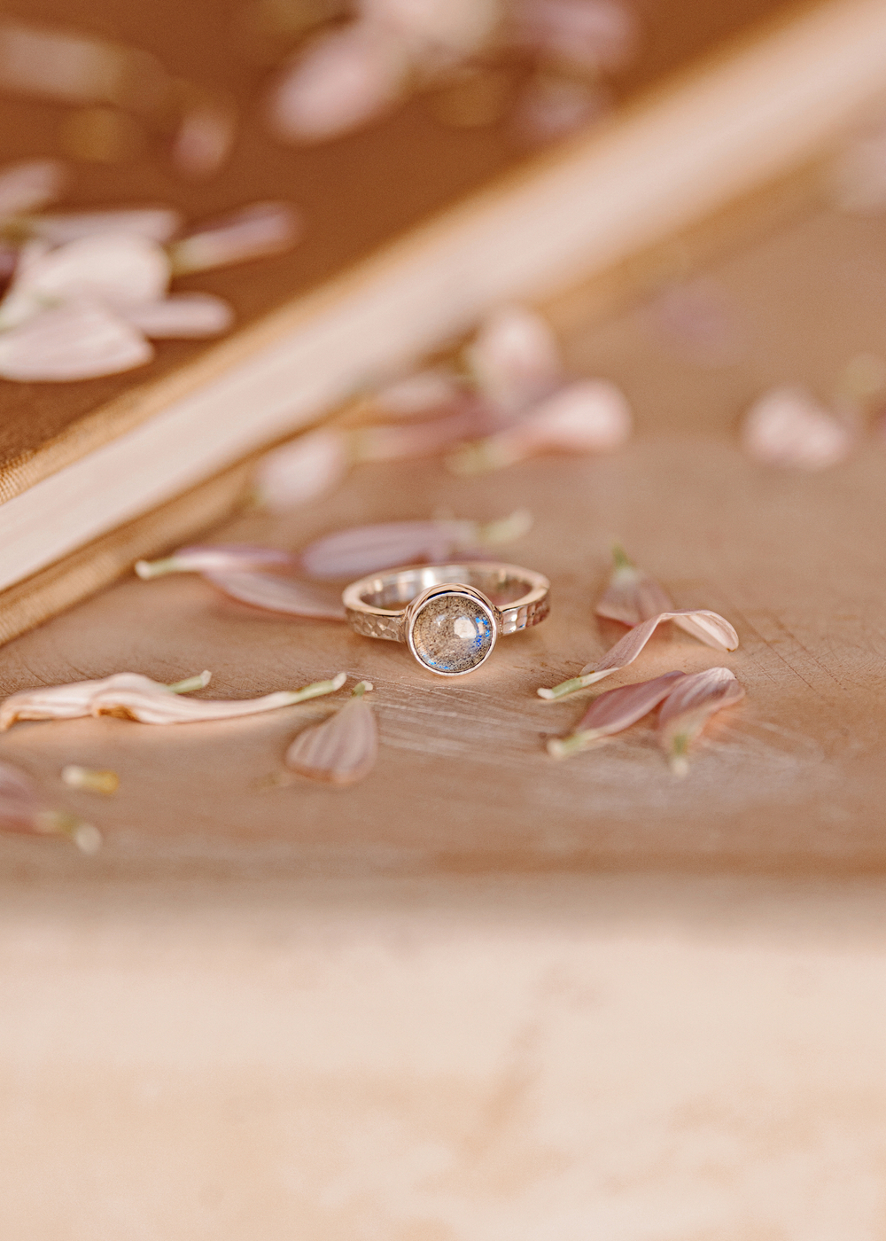 Кольцо «Моно» с лабрадоритом