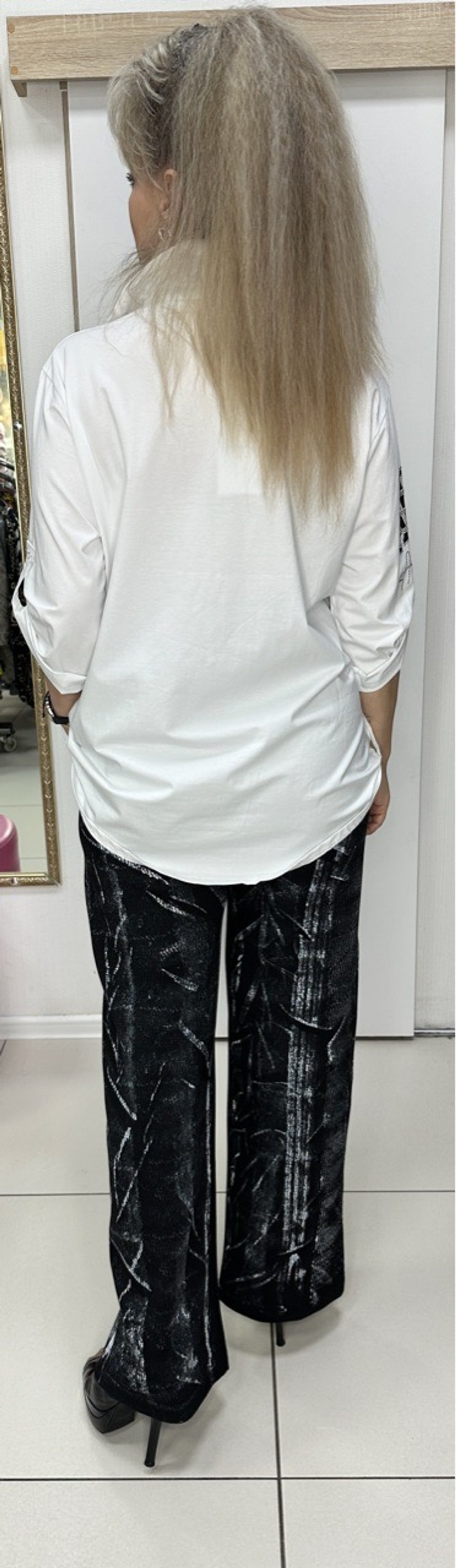 Белая рубашка с оригинальным изображением