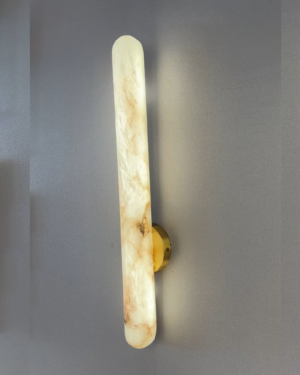 Настенное бра с эффектом натурального камня