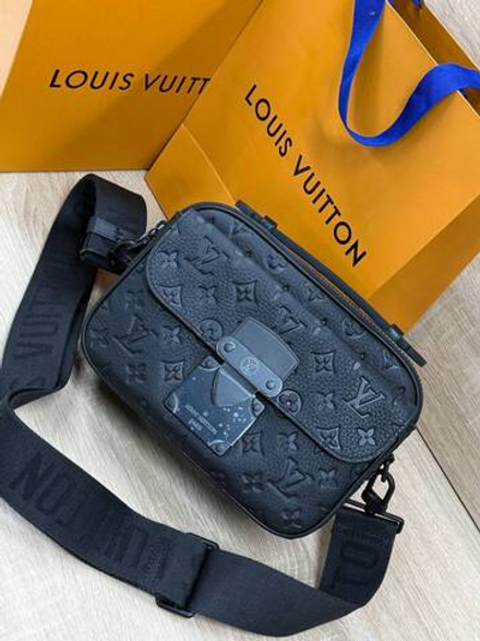 Сумка-мессенджер Louis Vuitton