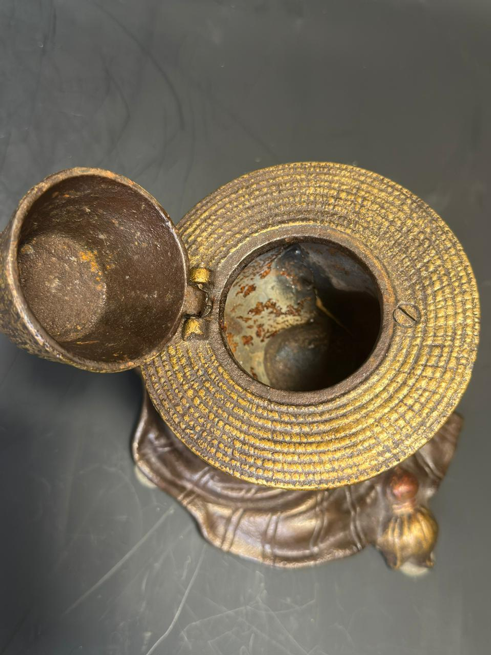 Чугунная чернильница