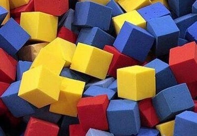Кубики для поролоновой батутной ямы