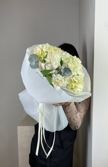 Букет с шикарной гортензией