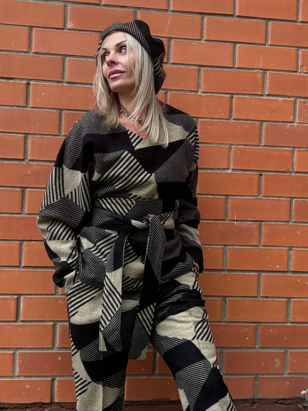 Брюки со стрелкой + Лонг кушак и берет +  /беж