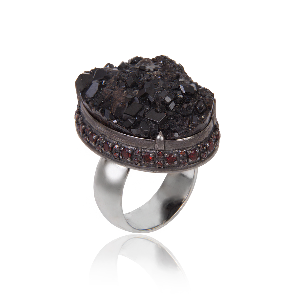Кольцо с Гранатовой Щеткой