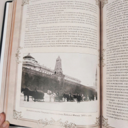Книга в переплёте из натуральной кожи "Черное золото. История русской нефти" - 2 в футляре
